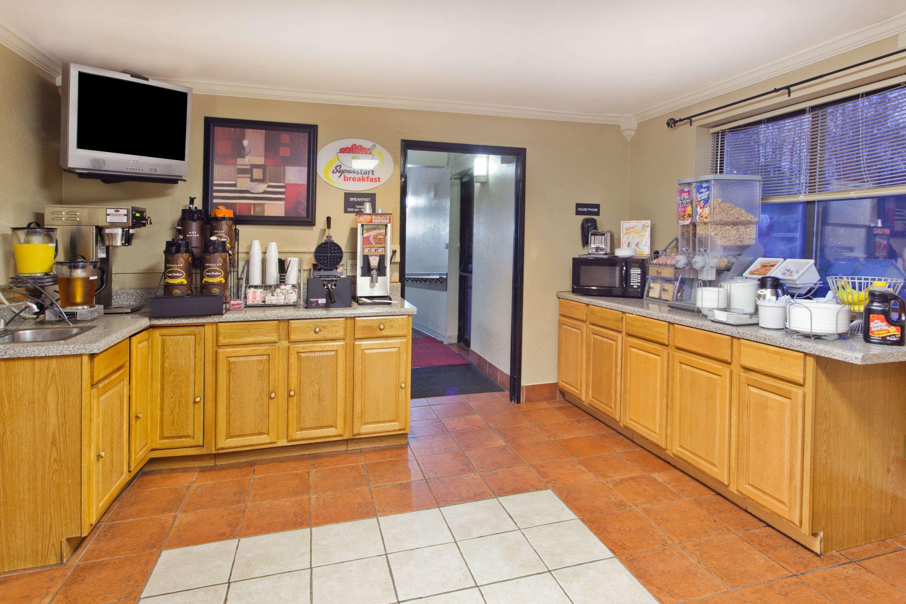 Hotel Super 8 By Wyndham Tuscaloosa Extérieur photo
