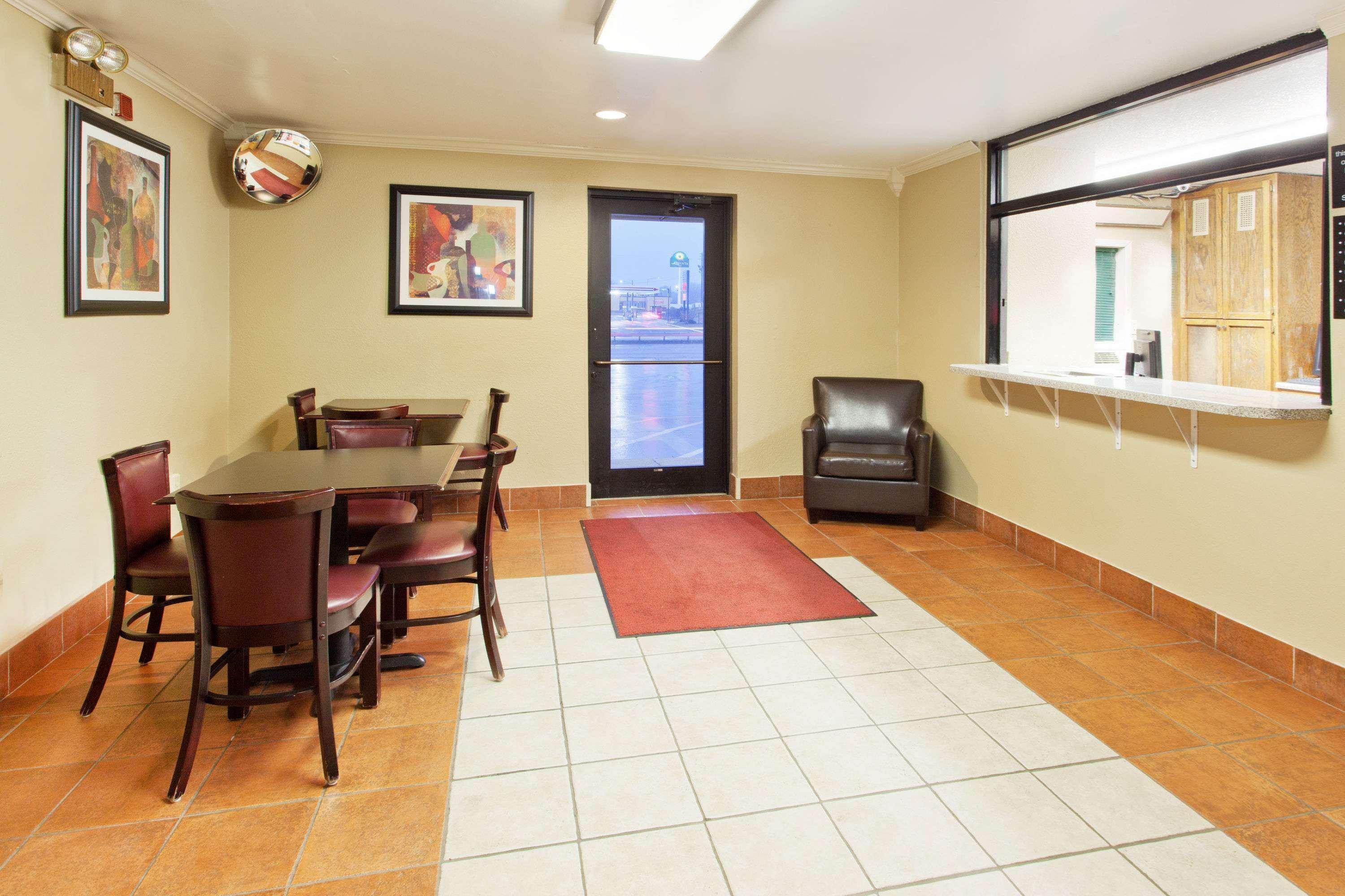 Hotel Super 8 By Wyndham Tuscaloosa Extérieur photo