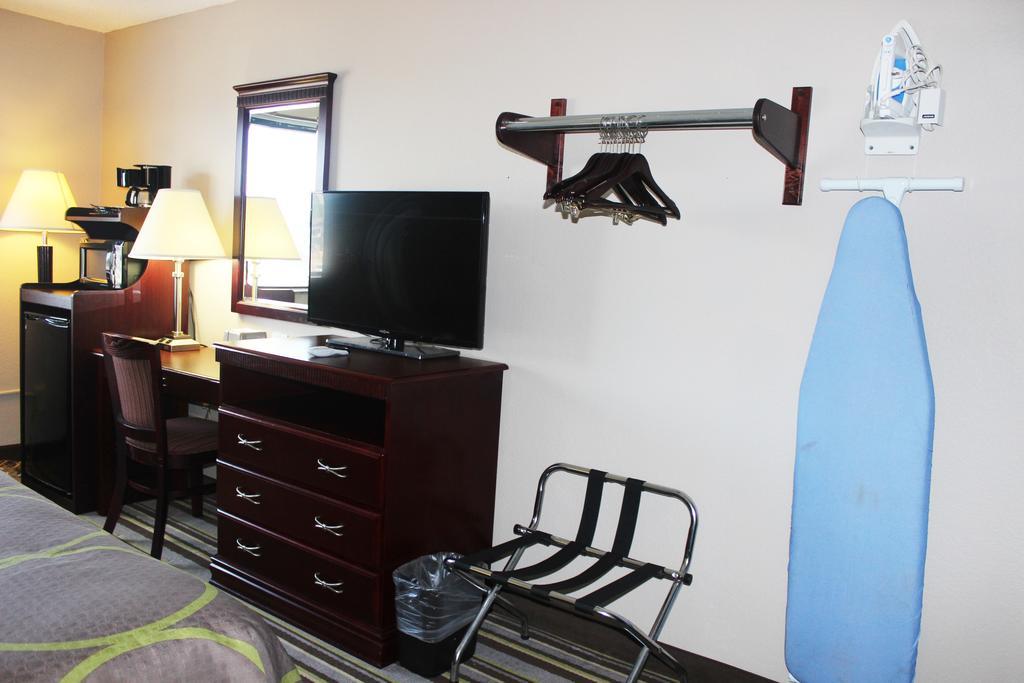 Hotel Super 8 By Wyndham Tuscaloosa Extérieur photo