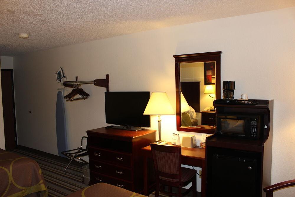 Hotel Super 8 By Wyndham Tuscaloosa Extérieur photo