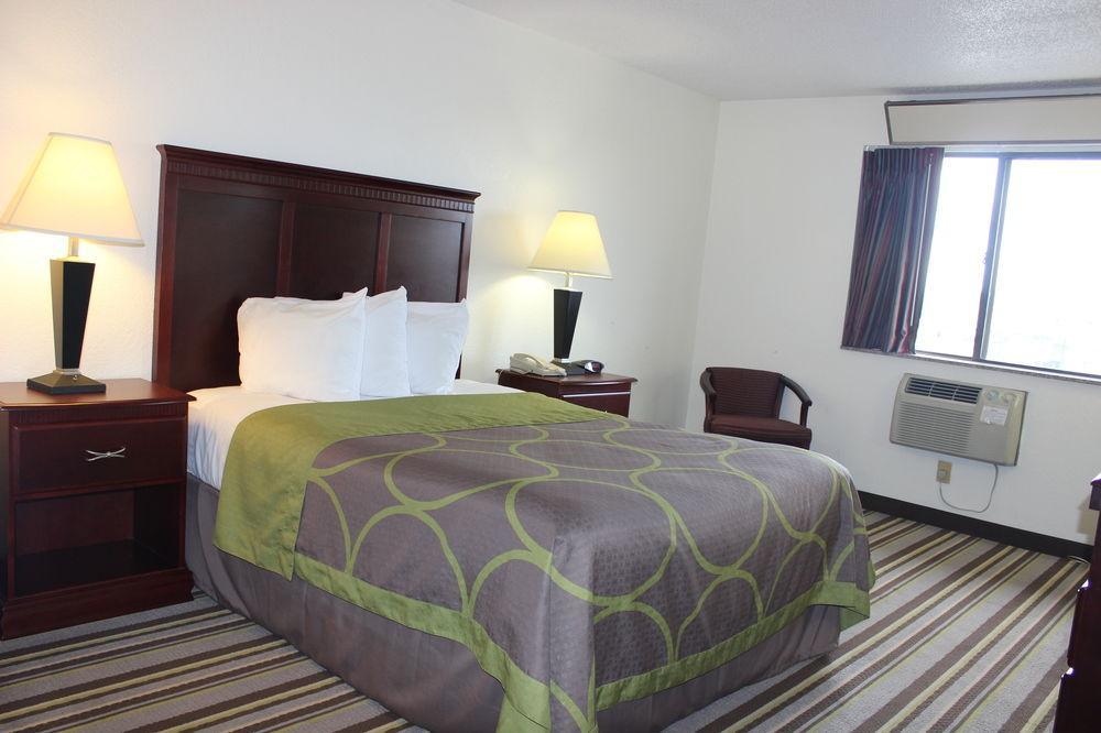 Hotel Super 8 By Wyndham Tuscaloosa Extérieur photo